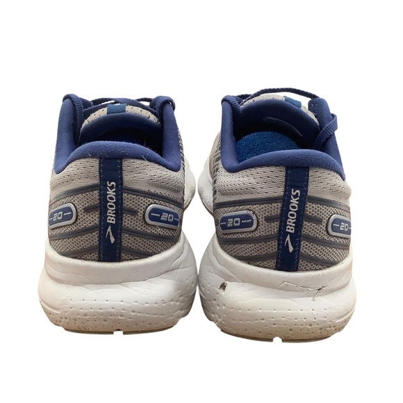Athletic_Shoes